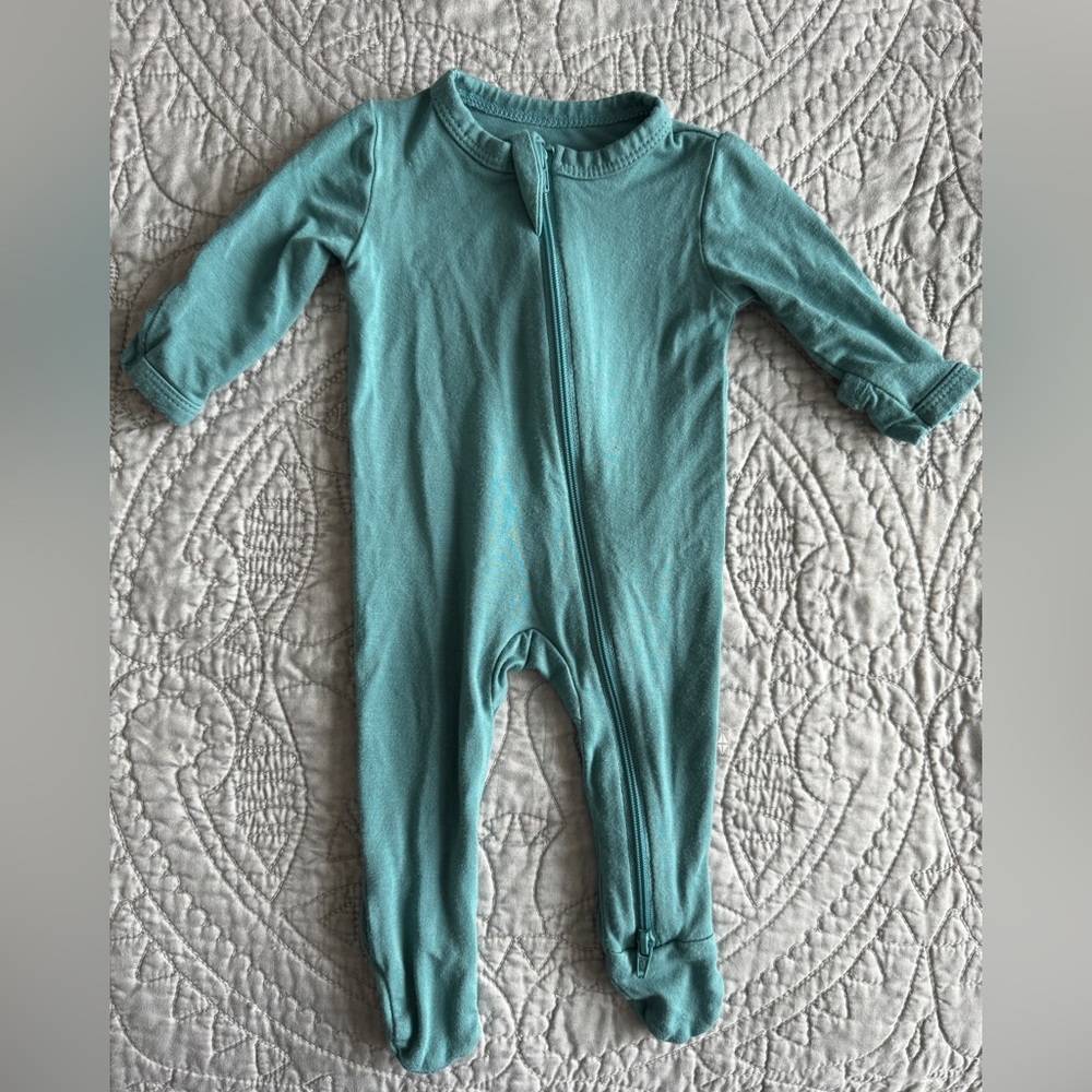SOLD Kyte zippered footie